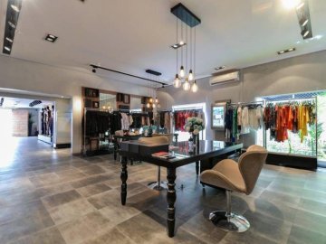 Casa Comercial à Venda